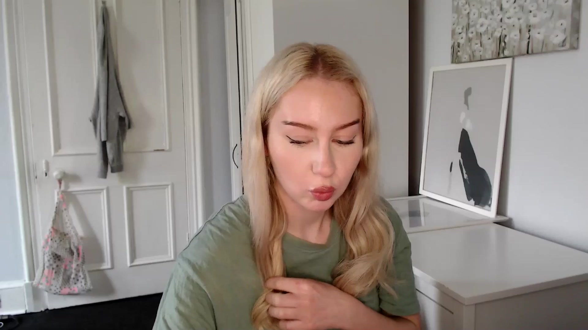 Gallery image thumbnail from British_Cutie's myfreecams stream on, 04/21/2025, 14:10 image 8 of 20