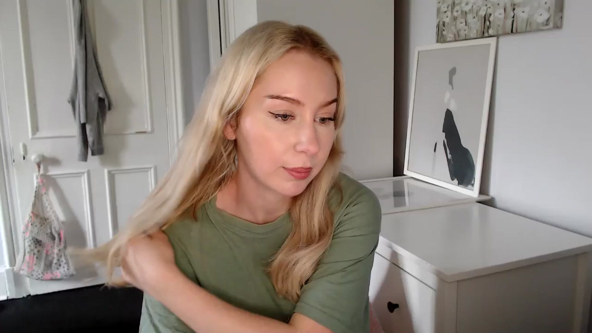 Gallery image thumbnail from British_Cutie's myfreecams stream on, 04/21/2025, 15:02 image 4 of 20