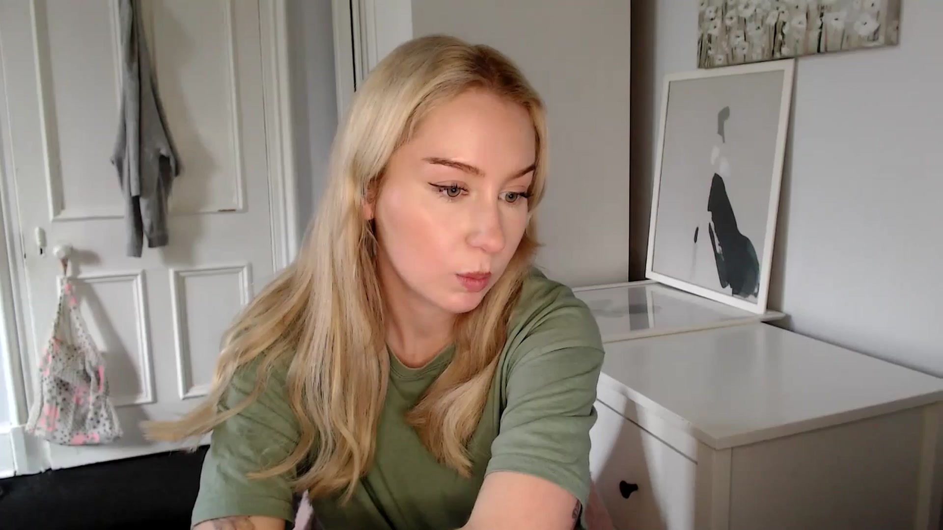 Gallery image thumbnail from British_Cutie's myfreecams stream on, 04/21/2025, 15:02 image 7 of 20