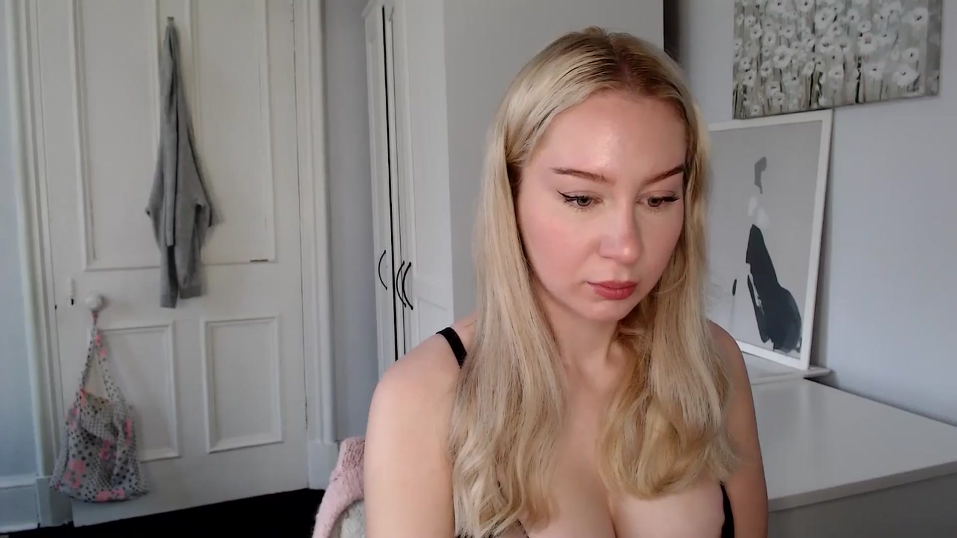 Gallery image thumbnail from British_Cutie's myfreecams stream on, 04/22/2025, 07:48 image 6 of 20