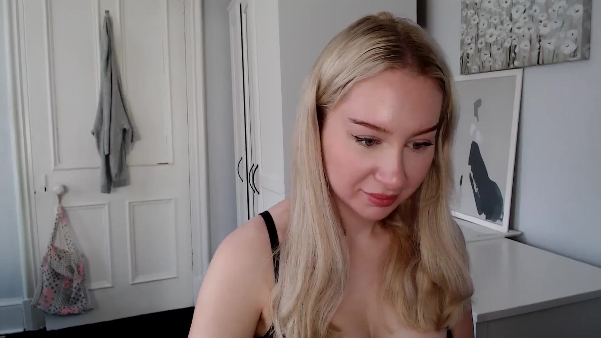 Gallery image thumbnail from British_Cutie's myfreecams stream on, 04/22/2025, 07:48 image 11 of 20