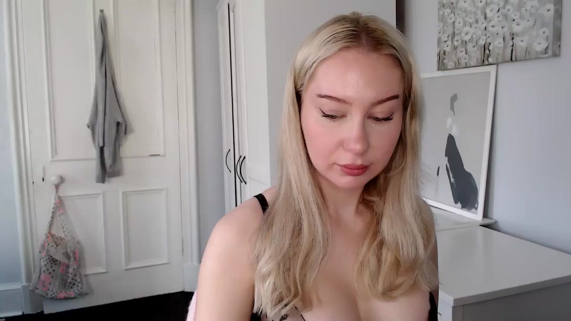 Gallery image thumbnail from British_Cutie's myfreecams stream on, 04/22/2025, 07:48 image 4 of 20