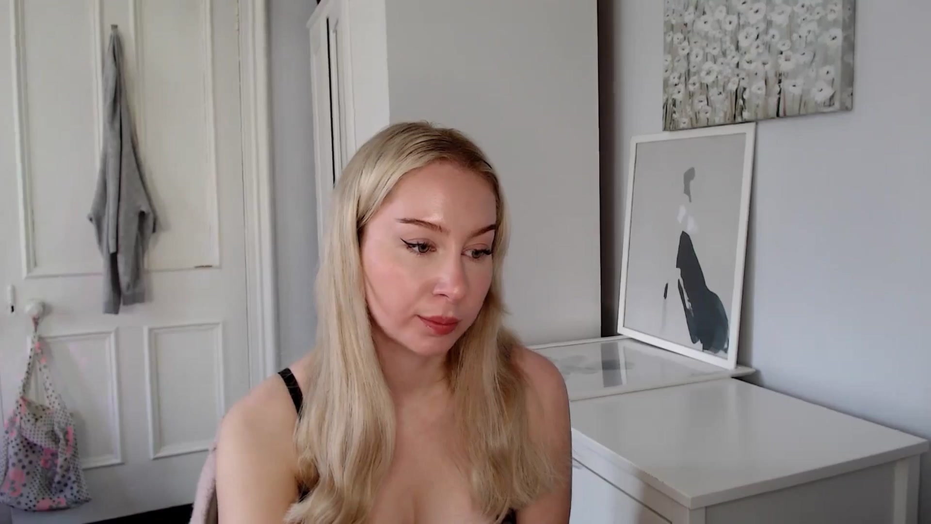 Gallery image thumbnail from British_Cutie's myfreecams stream on, 04/22/2025, 08:17 image 12 of 20