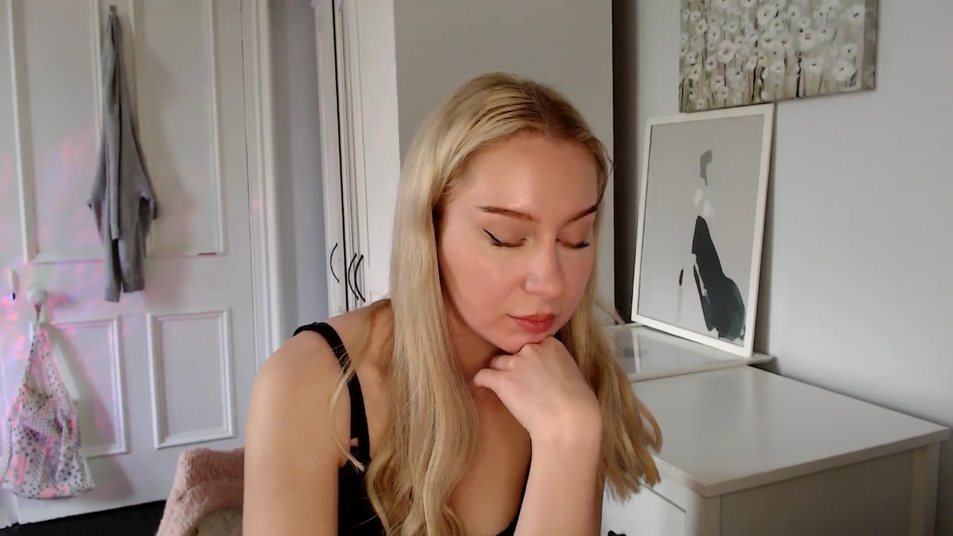 Gallery image thumbnail from British_Cutie's myfreecams stream on, 04/22/2025, 12:58 image 17 of 20
