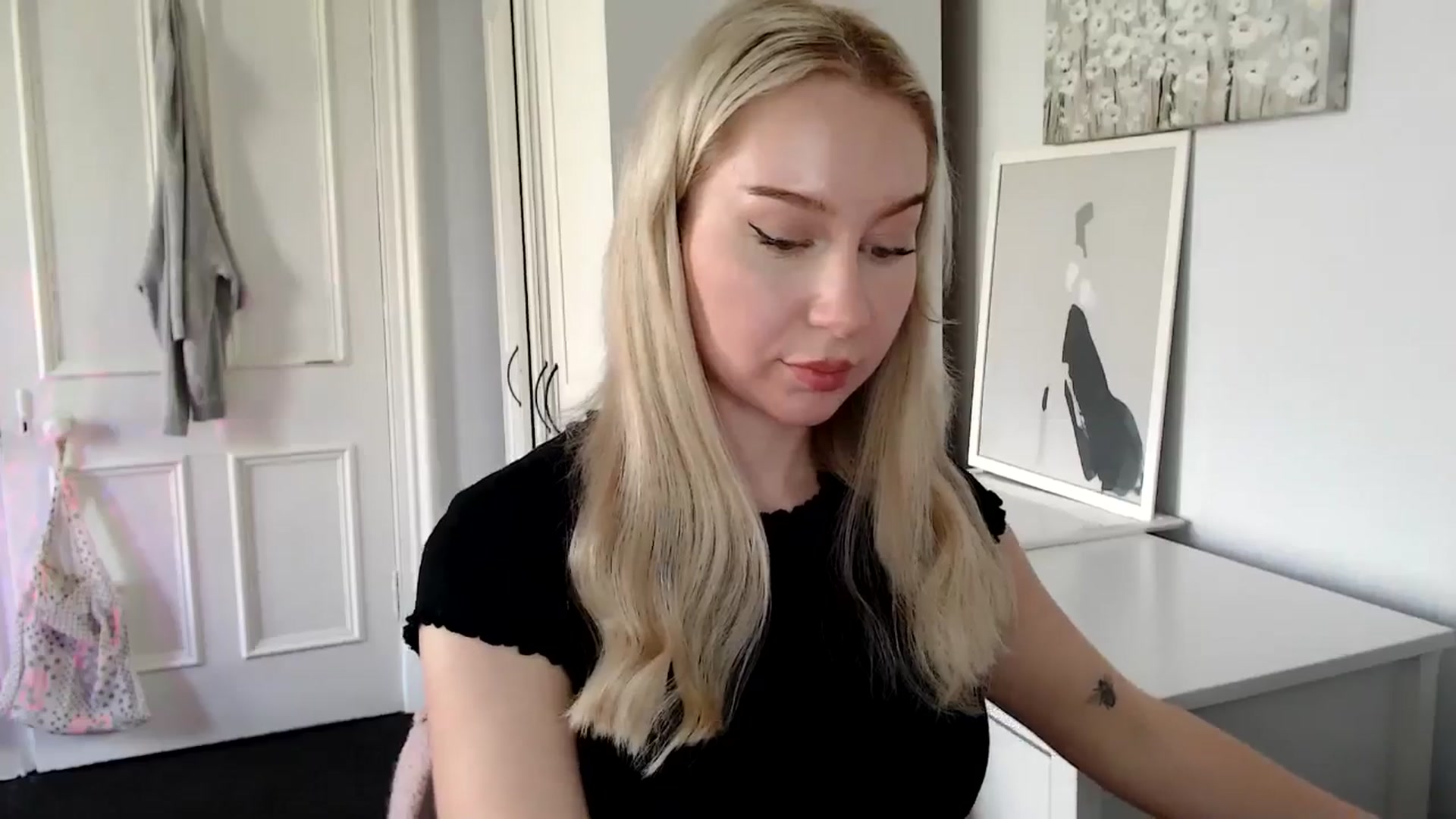 Gallery image thumbnail from British_Cutie's myfreecams stream on, 04/22/2025, 13:27 image 12 of 20