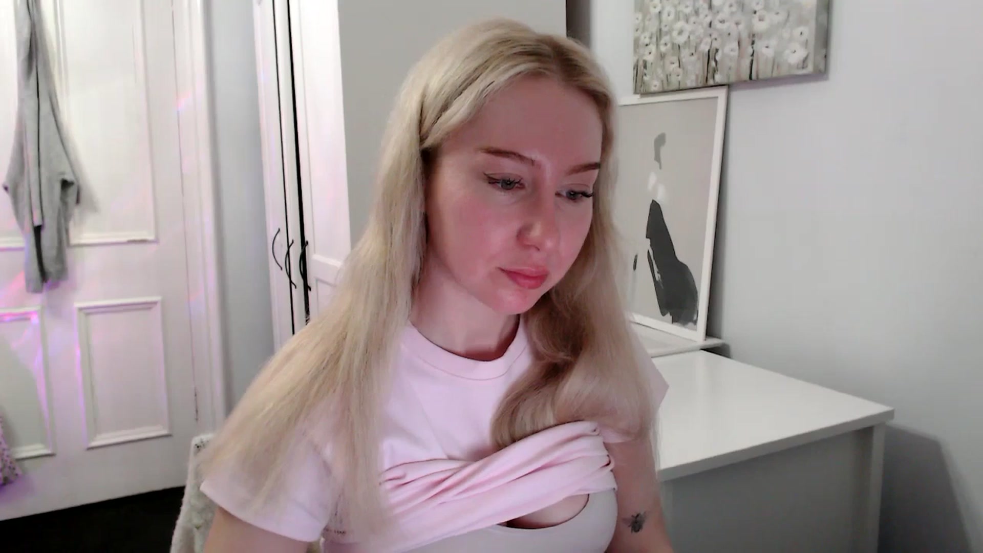 Gallery image thumbnail from British_Cutie's myfreecams stream on, 04/22/2025, 19:56 image 17 of 20