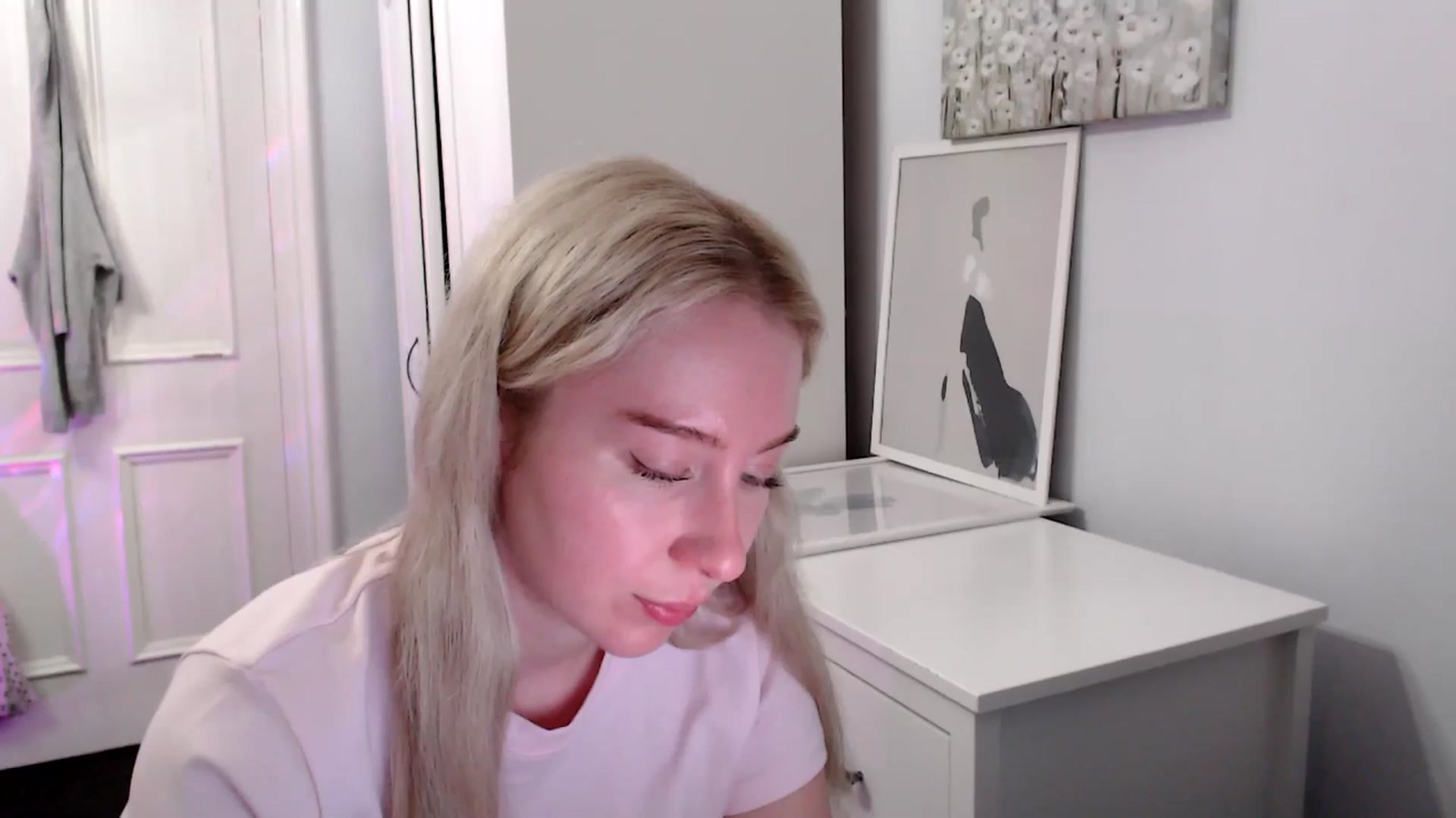 Gallery image thumbnail from British_Cutie's myfreecams stream on, 04/22/2025, 19:56 image 11 of 20