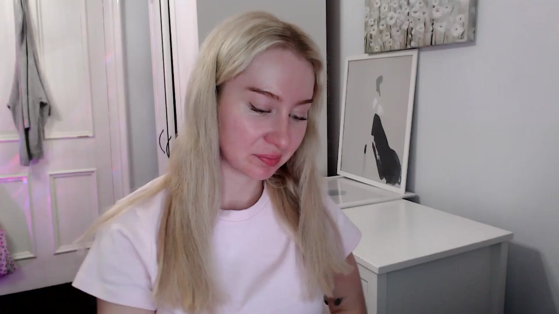 Gallery image thumbnail from British_Cutie's myfreecams stream on, 04/22/2025, 19:56 image 6 of 20