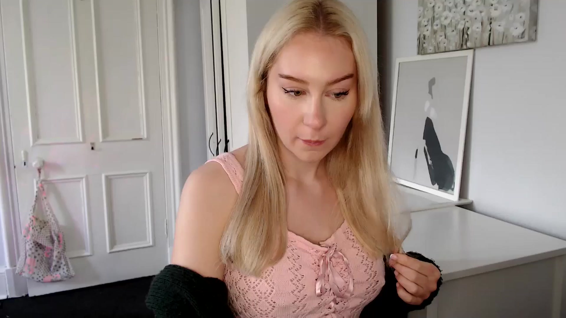 Gallery image thumbnail from British_Cutie's myfreecams stream on, 04/25/2025, 10:12 image 4 of 20