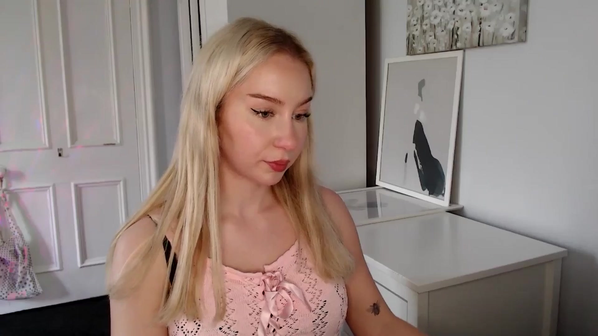 Gallery image thumbnail from British_Cutie's myfreecams stream on, 04/25/2025, 12:20 image 7 of 20
