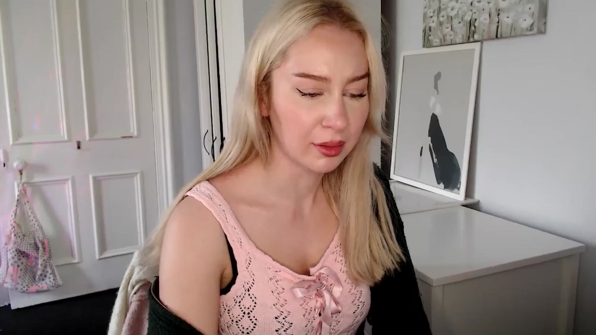 Gallery image thumbnail from British_Cutie's myfreecams stream on, 04/25/2025, 12:20 image 2 of 20