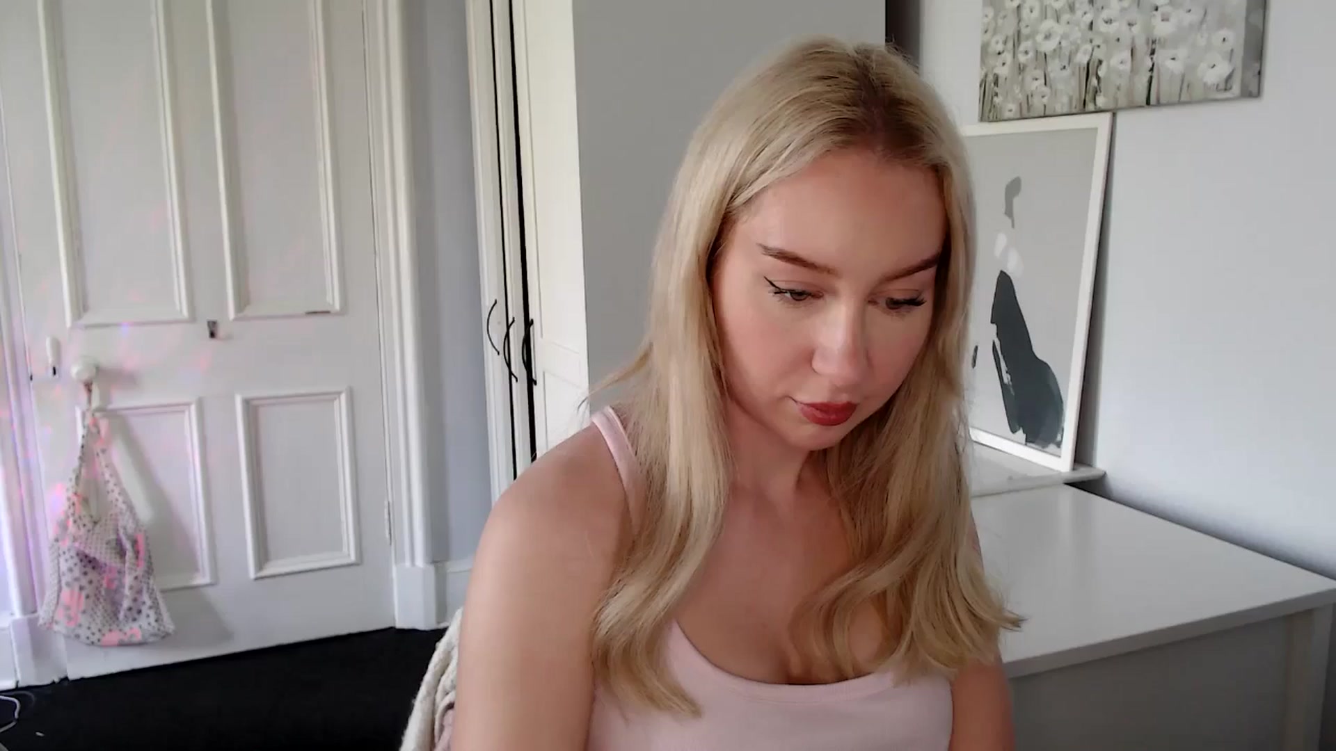 Gallery image thumbnail from British_Cutie's myfreecams stream on, 04/25/2025, 15:41 image 1 of 20