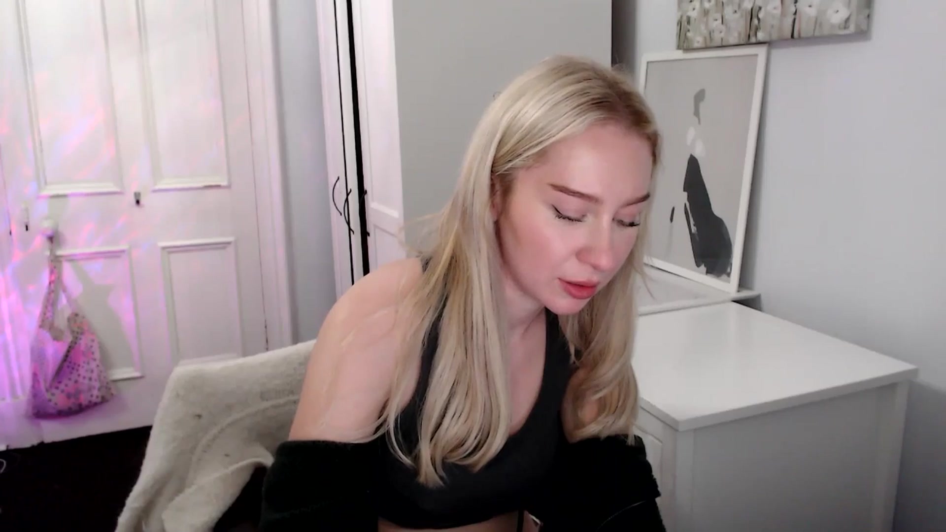 Gallery image thumbnail from British_Cutie's myfreecams stream on, 04/25/2025, 20:08 image 13 of 20