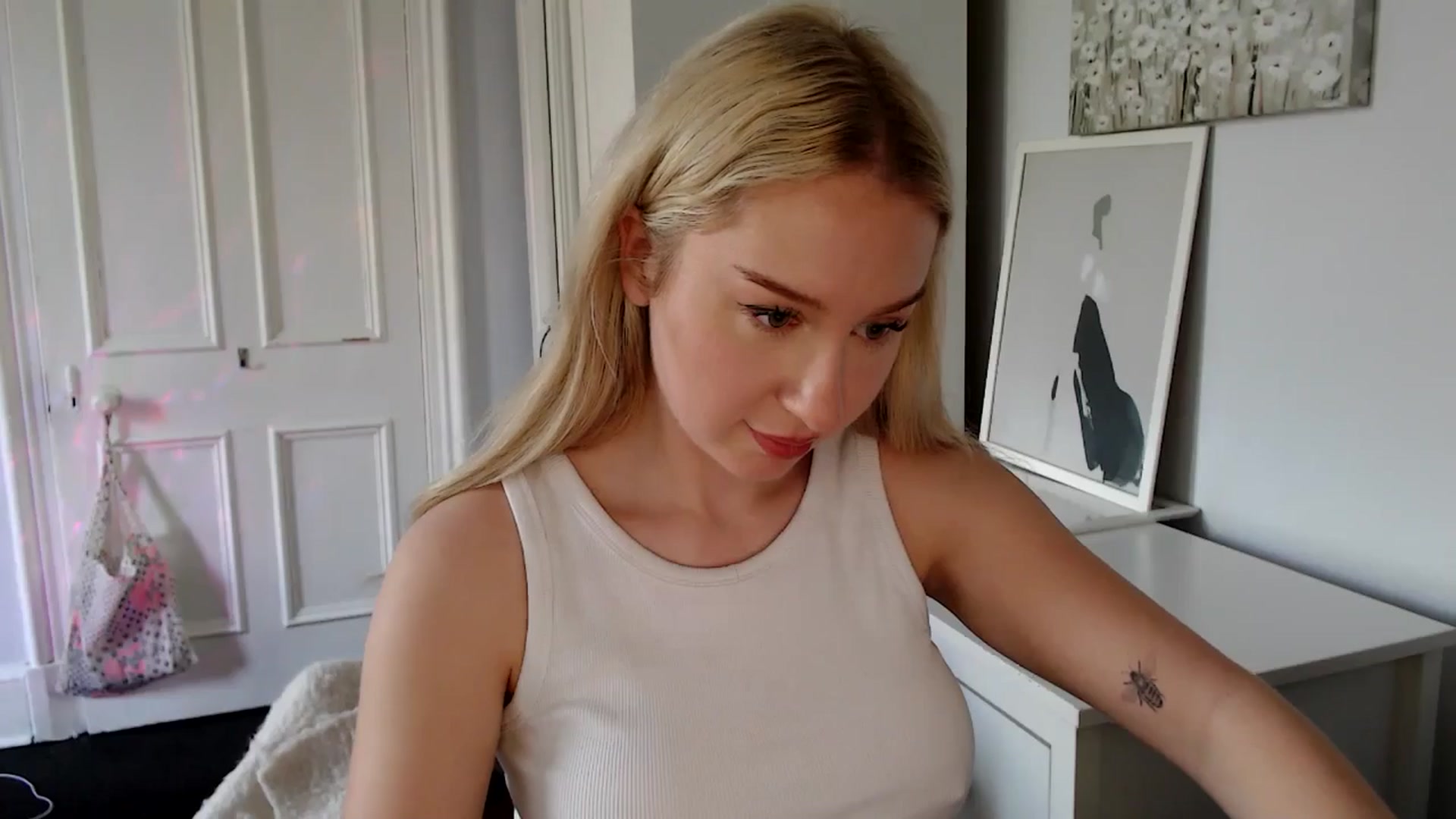 Gallery image thumbnail from British_Cutie's myfreecams stream on, 04/27/2025, 14:44 image 13 of 20