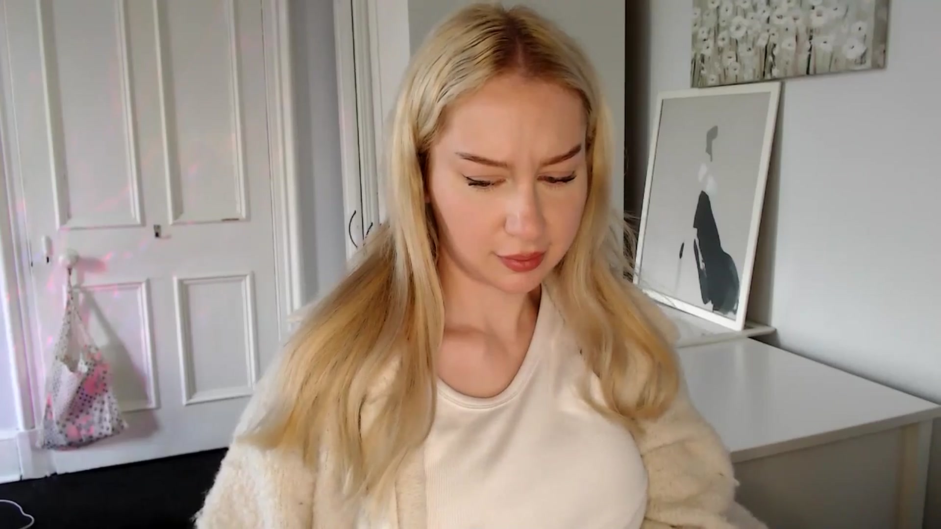 Gallery image thumbnail from British_Cutie's myfreecams stream on, 04/27/2025, 14:44 image 6 of 20