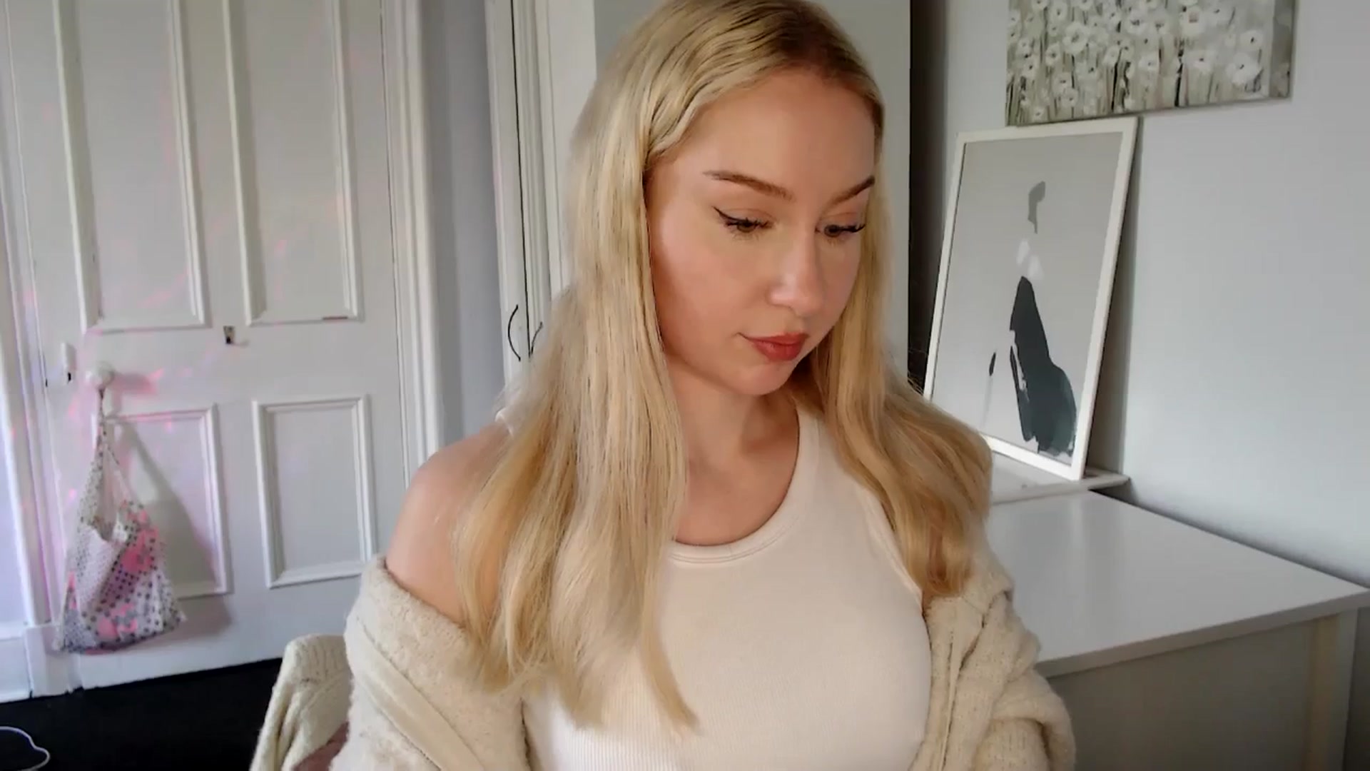 Gallery image thumbnail from British_Cutie's myfreecams stream on, 04/27/2025, 14:44 image 8 of 20