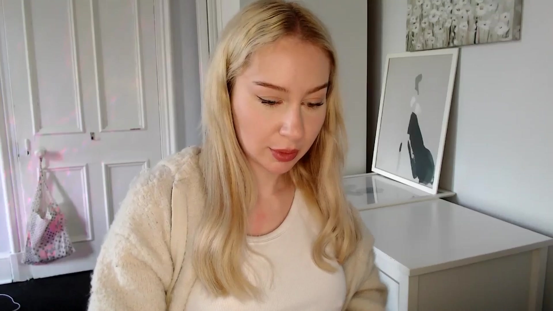 Gallery image thumbnail from British_Cutie's myfreecams stream on, 04/27/2025, 14:44 image 11 of 20