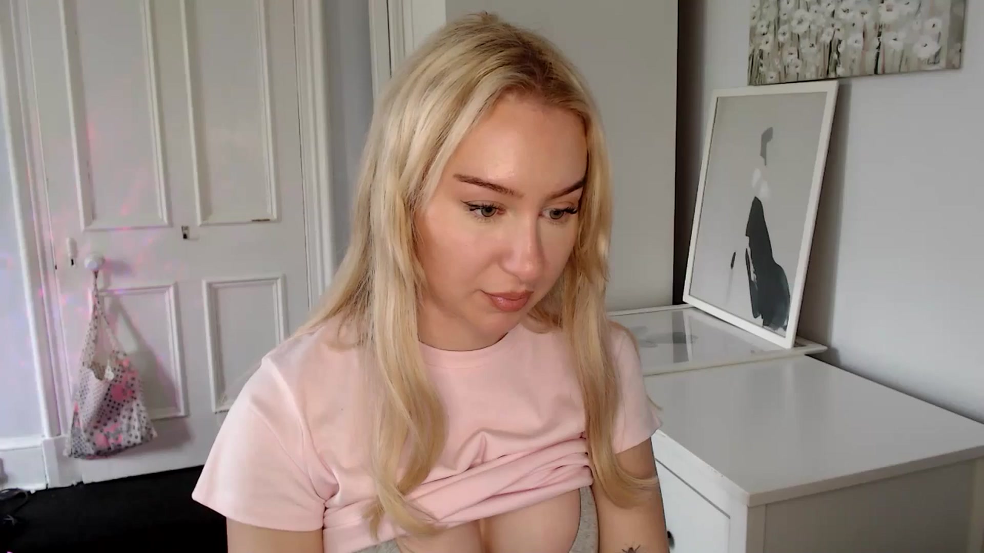 Gallery image thumbnail from British_Cutie's myfreecams stream on, 04/28/2025, 13:35 image 5 of 20