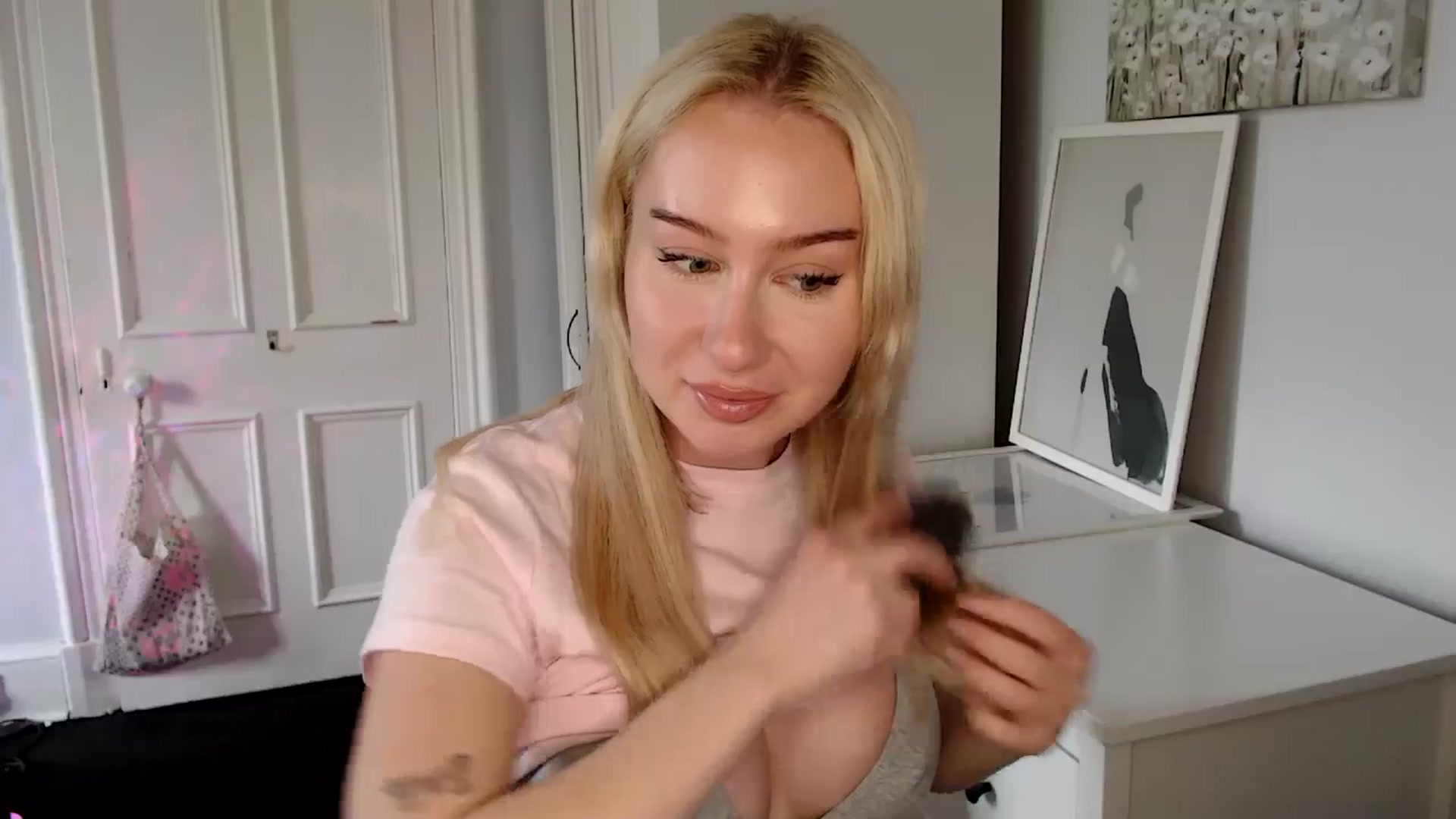 Gallery image thumbnail from British_Cutie's myfreecams stream on, 04/28/2025, 13:35 image 12 of 20