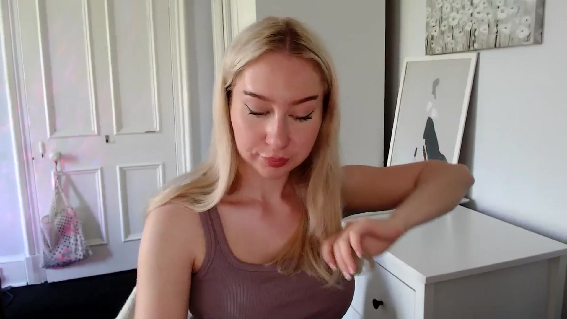 Gallery image thumbnail from British_Cutie's myfreecams stream on, 04/30/2025, 14:00 image 7 of 20