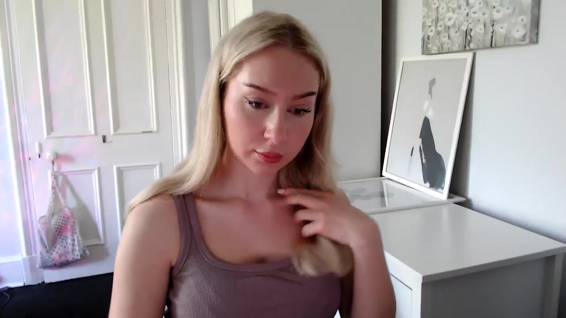 Gallery image thumbnail from British_Cutie's myfreecams stream on, 04/30/2025, 14:00 image 5 of 20