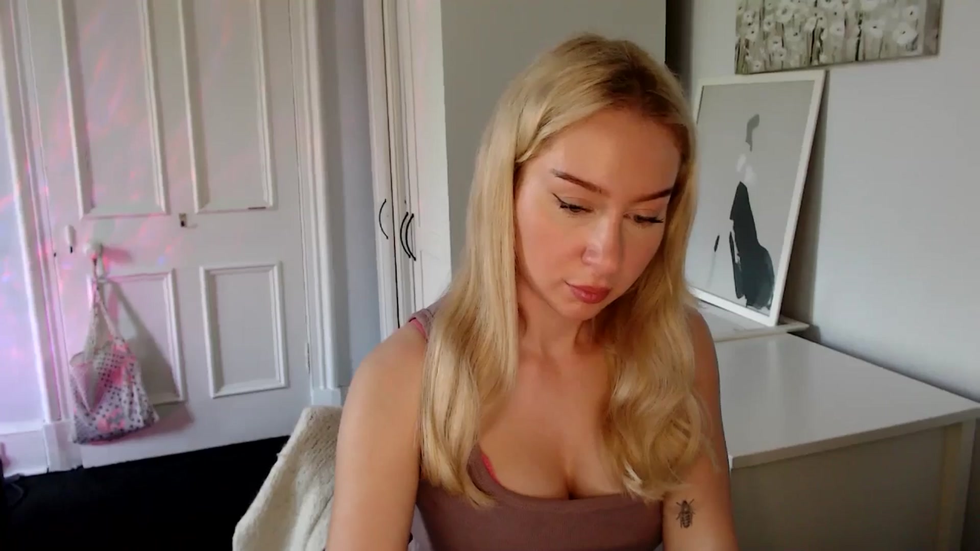 Gallery image thumbnail from British_Cutie's myfreecams stream on, 04/30/2025, 14:00 image 15 of 20