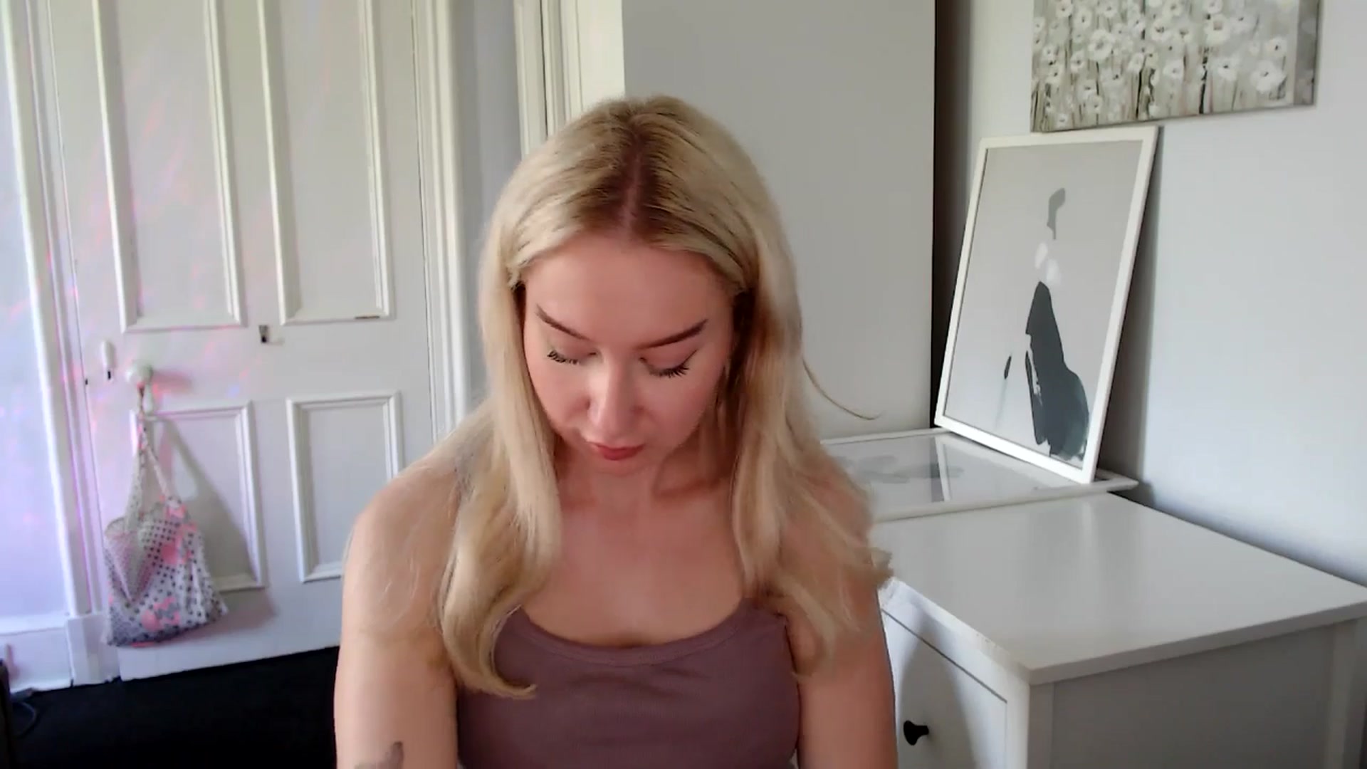 Gallery image thumbnail from British_Cutie's myfreecams stream on, 04/30/2025, 14:00 image 8 of 20