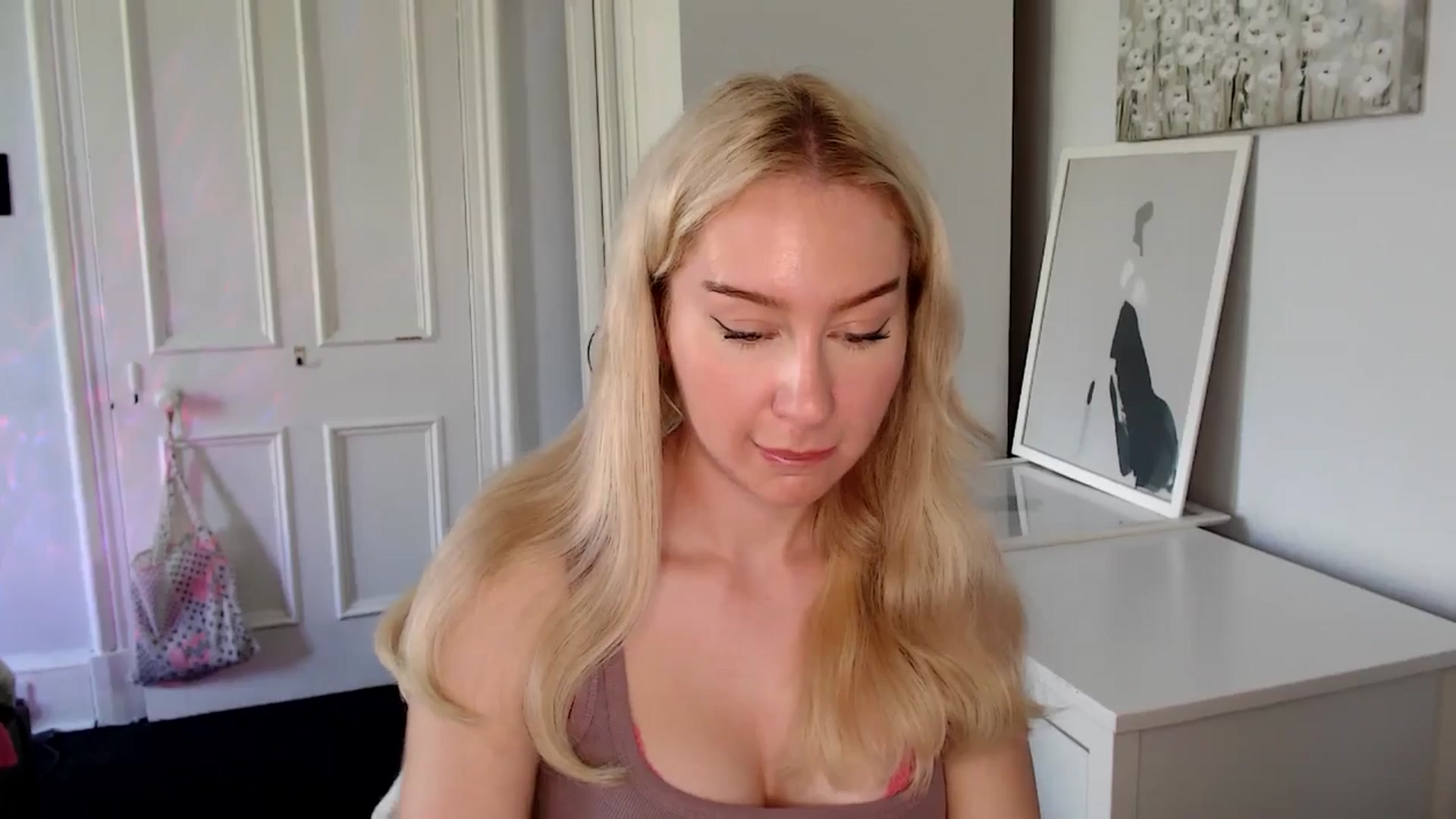 Gallery image thumbnail from British_Cutie's myfreecams stream on, 04/30/2025, 14:00 image 13 of 20