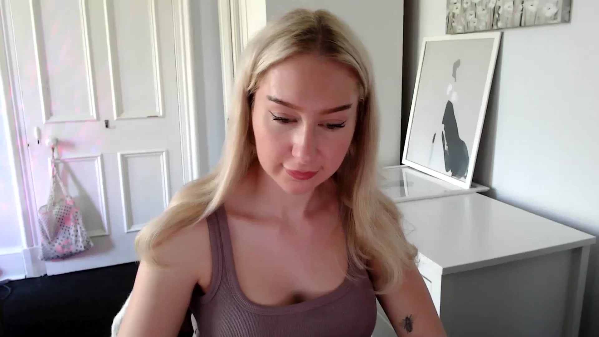 Gallery image thumbnail from British_Cutie's myfreecams stream on, 04/30/2025, 14:00 image 4 of 20