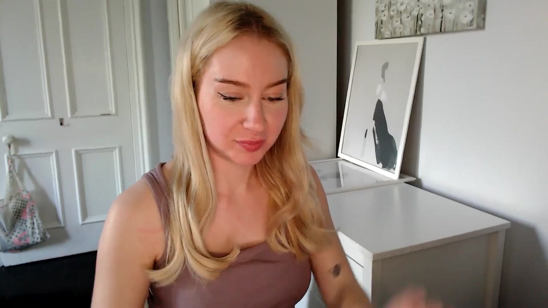 Gallery image thumbnail from British_Cutie's myfreecams stream on, 04/30/2025, 16:57 image 18 of 20