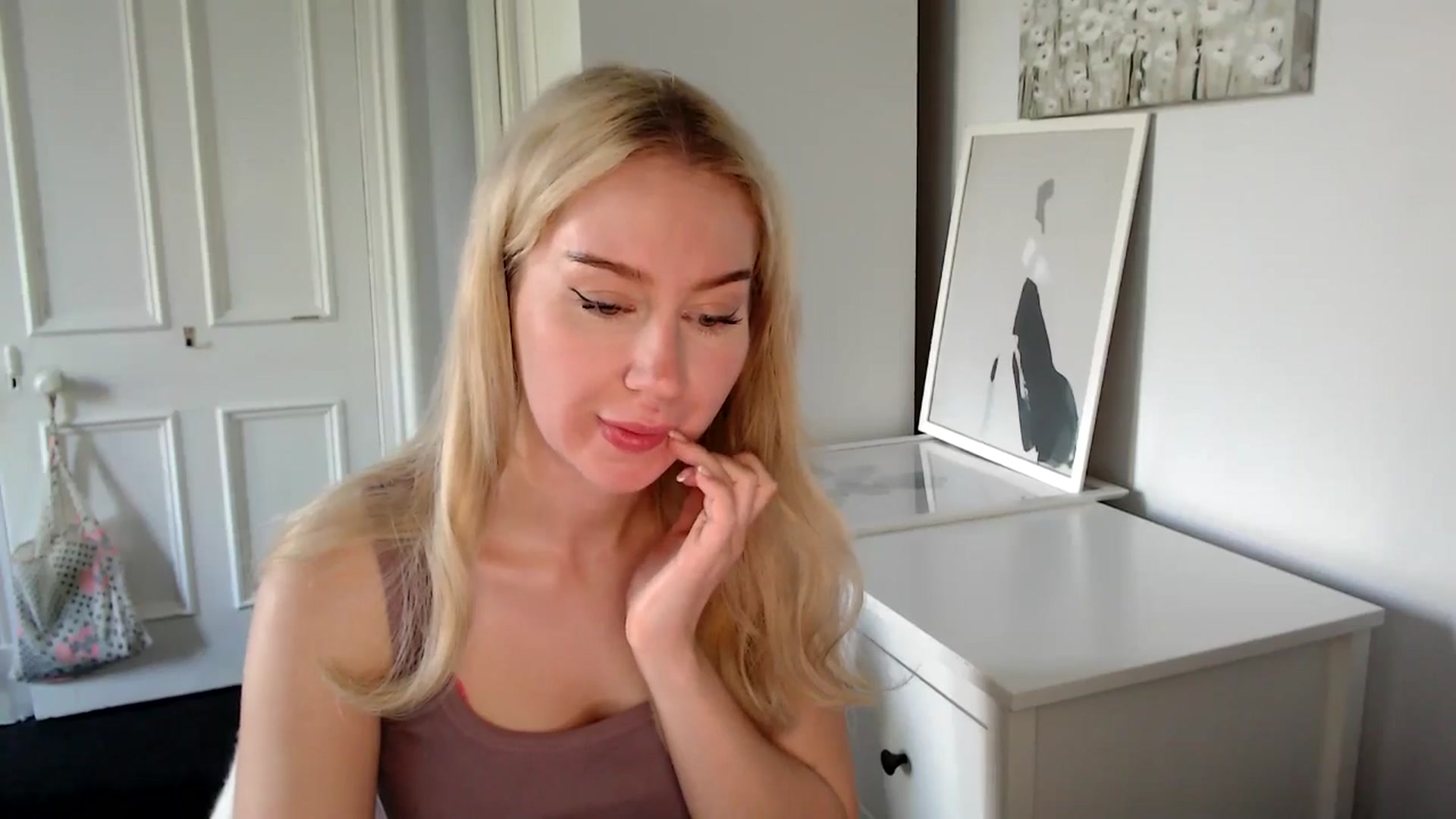 Gallery image thumbnail from British_Cutie's myfreecams stream on, 04/30/2025, 16:57 image 7 of 20