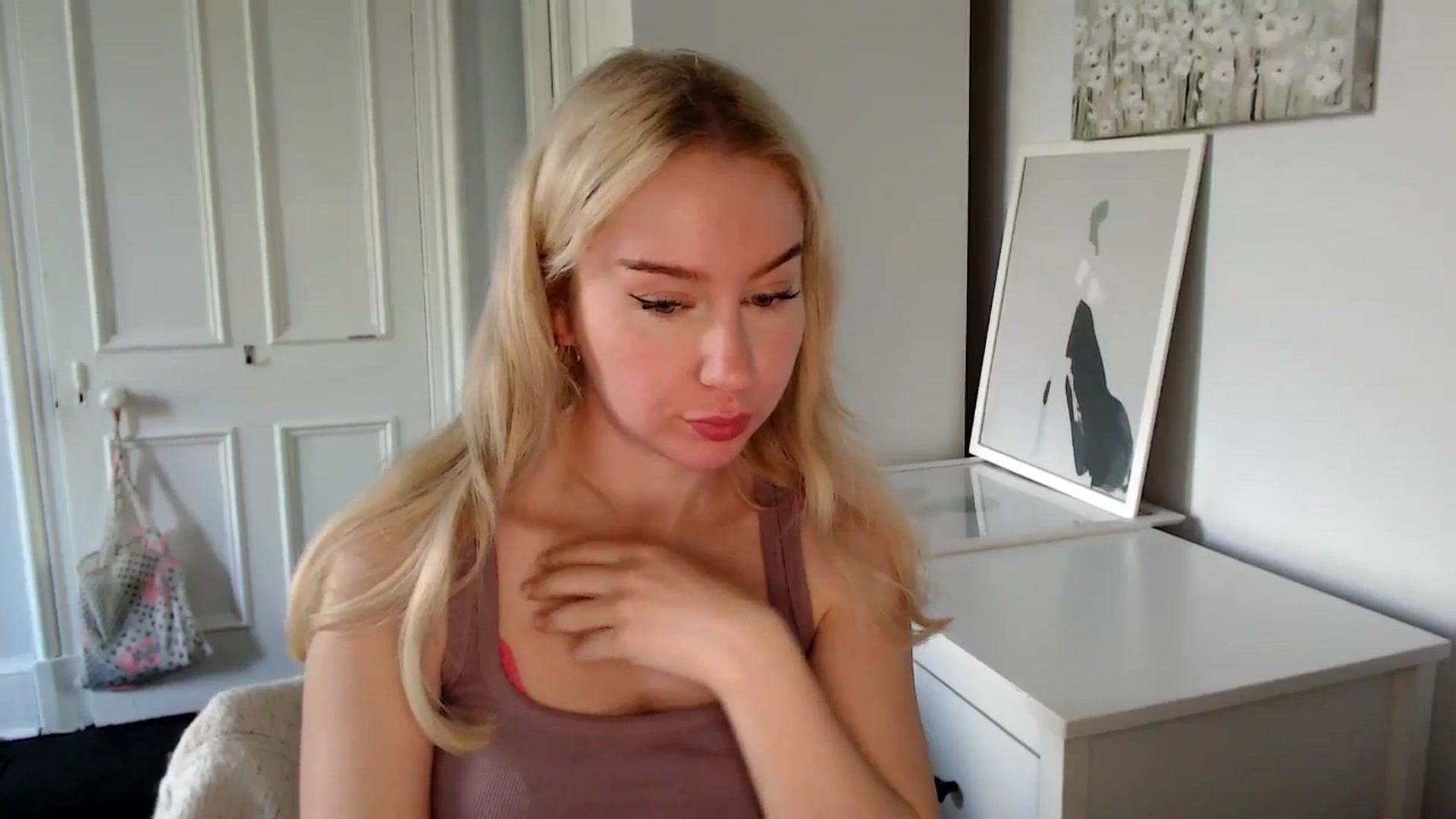 Gallery image thumbnail from British_Cutie's myfreecams stream on, 04/30/2025, 16:57 image 9 of 20