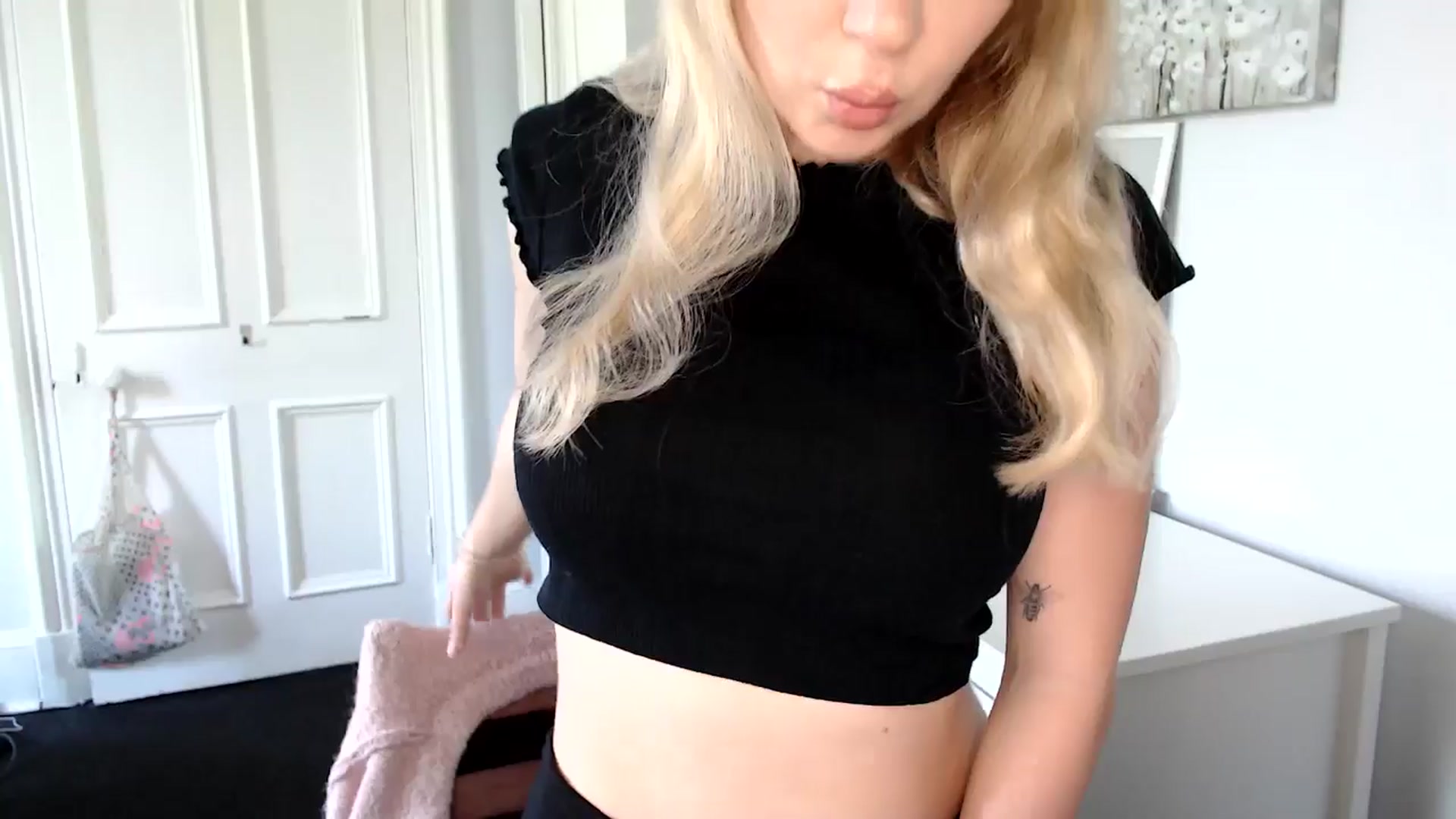 Gallery image thumbnail from British_Cutie's myfreecams stream on, 05/01/2025, 12:21 image 4 of 20