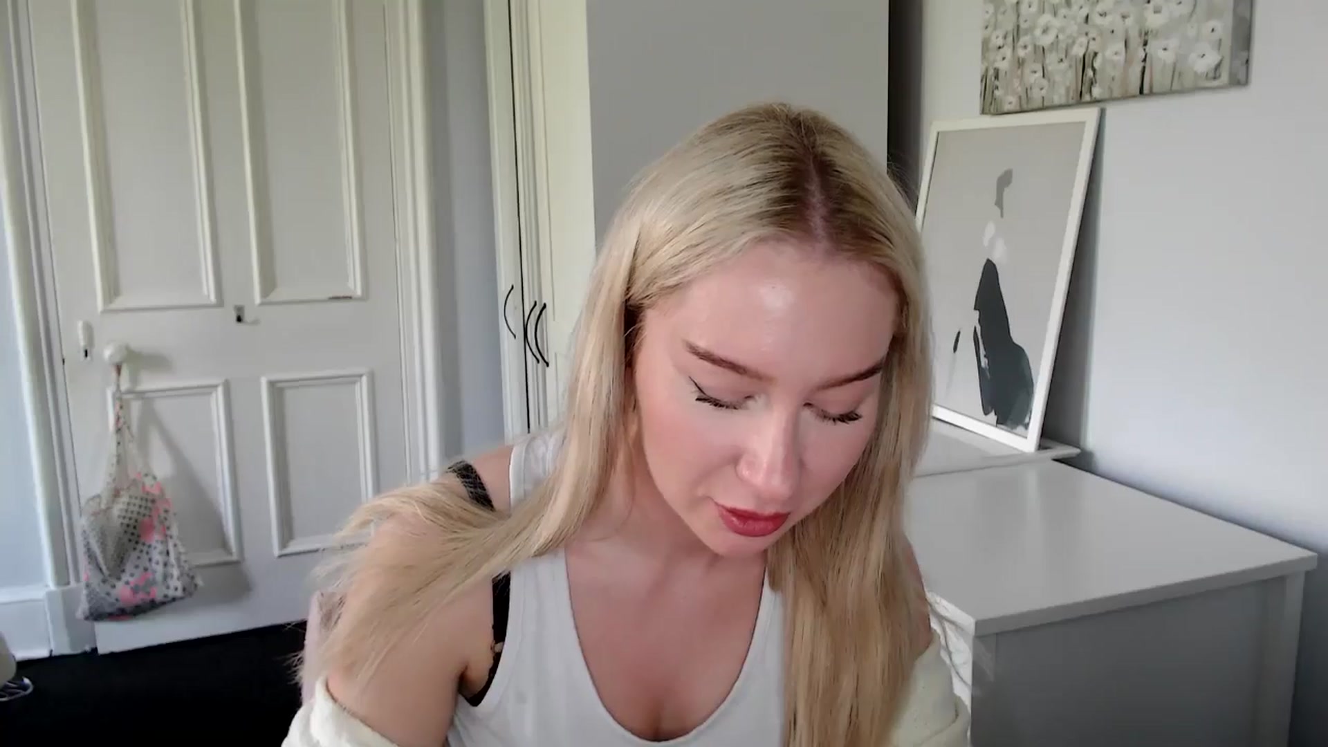 Gallery image thumbnail from British_Cutie's myfreecams stream on, 05/01/2025, 14:47 image 14 of 20