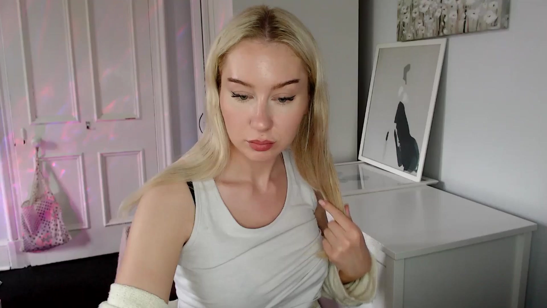 Gallery image thumbnail from British_Cutie's myfreecams stream on, 05/01/2025, 16:59 image 15 of 20