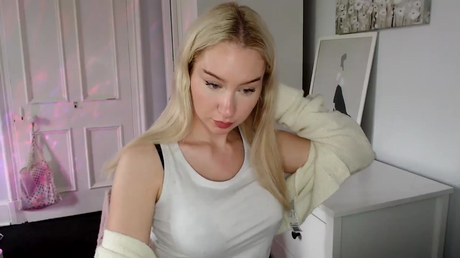 Gallery image thumbnail from British_Cutie's myfreecams stream on, 05/01/2025, 16:59 image 14 of 20