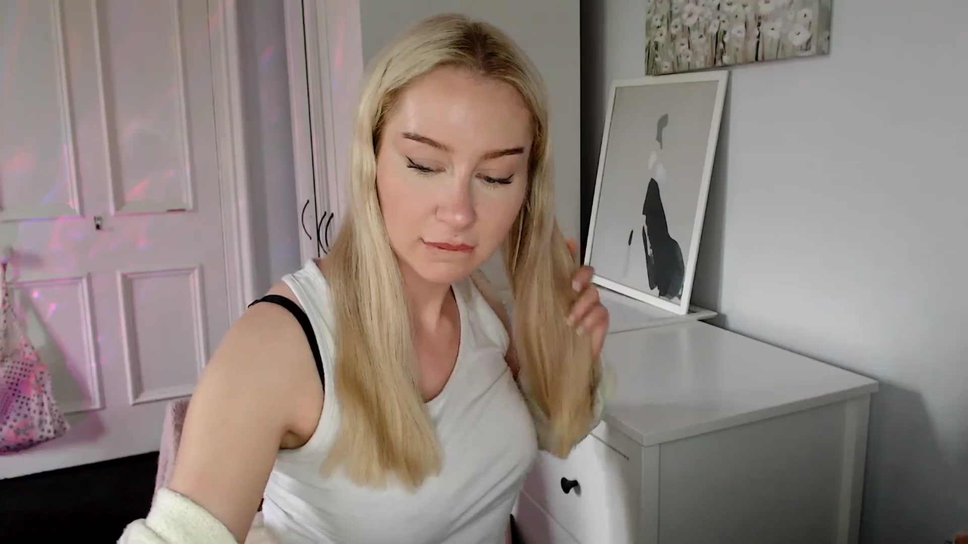 Gallery image thumbnail from British_Cutie's myfreecams stream on, 05/01/2025, 16:59 image 12 of 20