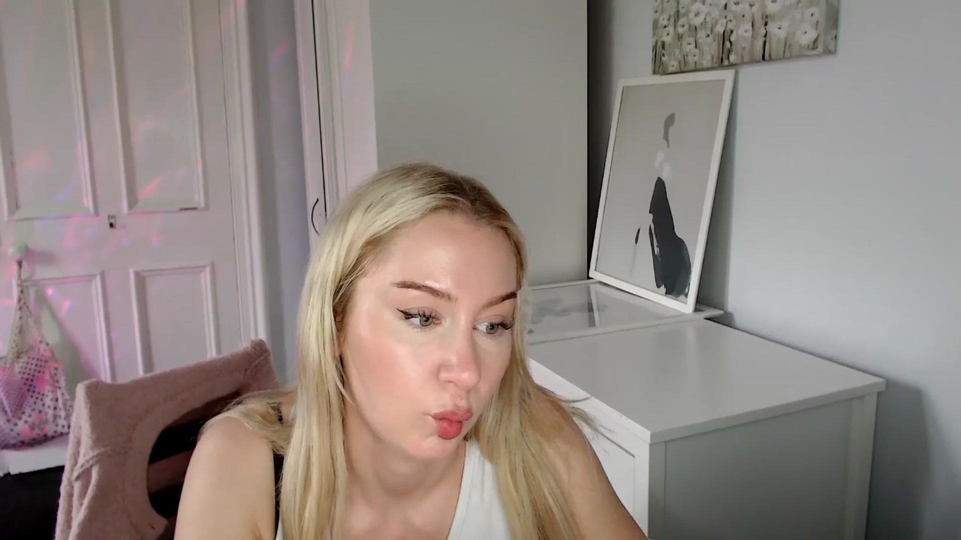 Gallery image thumbnail from British_Cutie's myfreecams stream on, 05/01/2025, 16:59 image 9 of 20
