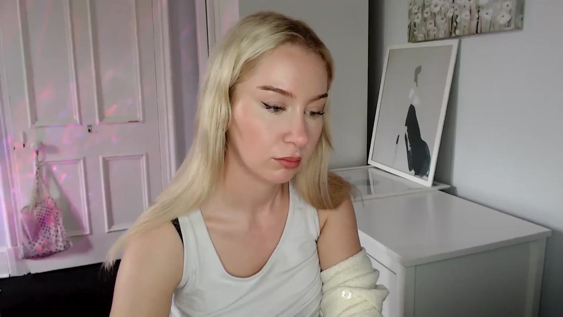 Gallery image thumbnail from British_Cutie's myfreecams stream on, 05/01/2025, 16:59 image 16 of 20
