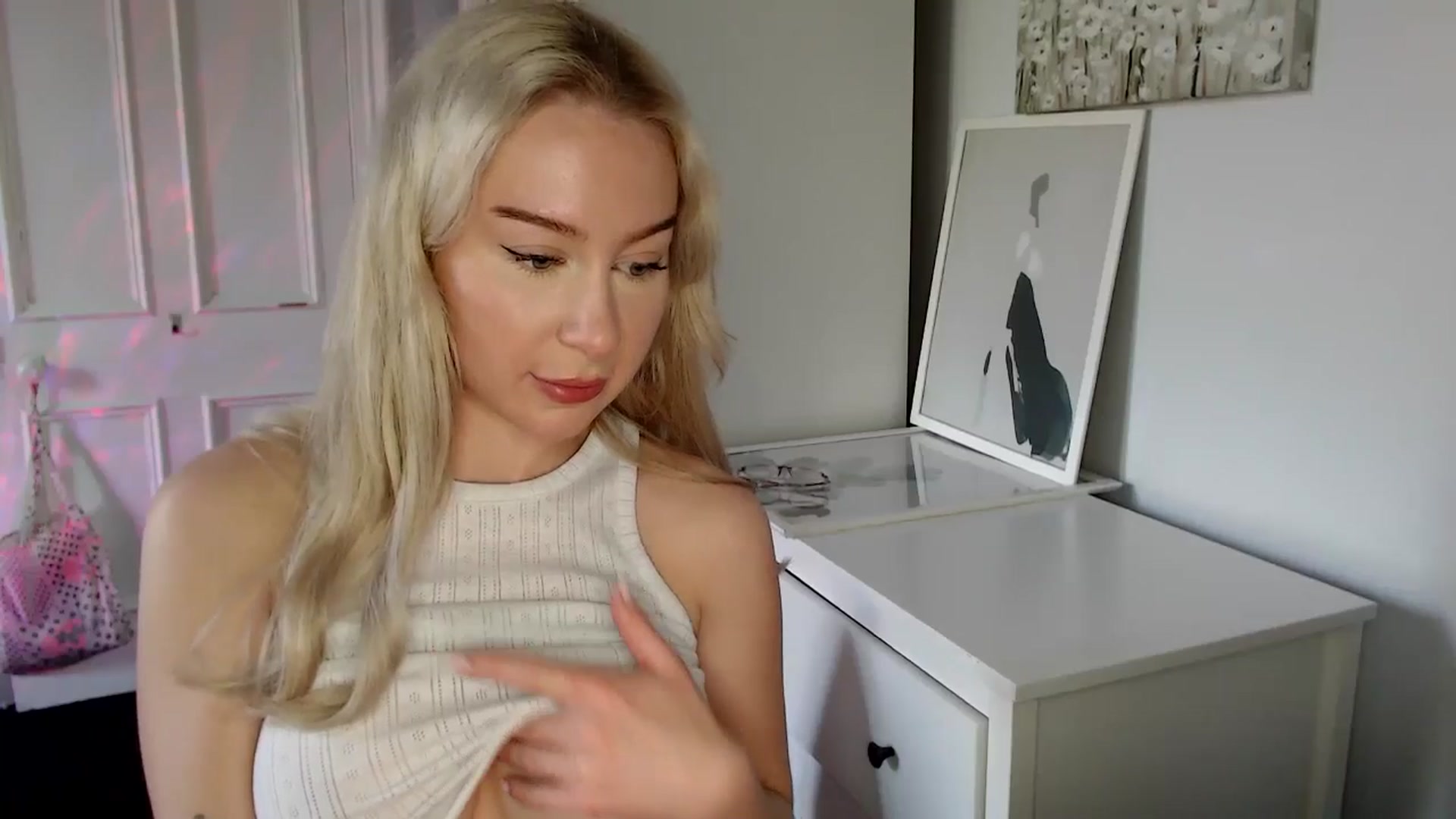 Gallery image thumbnail from British_Cutie's myfreecams stream on, 05/02/2025, 15:59 image 17 of 20