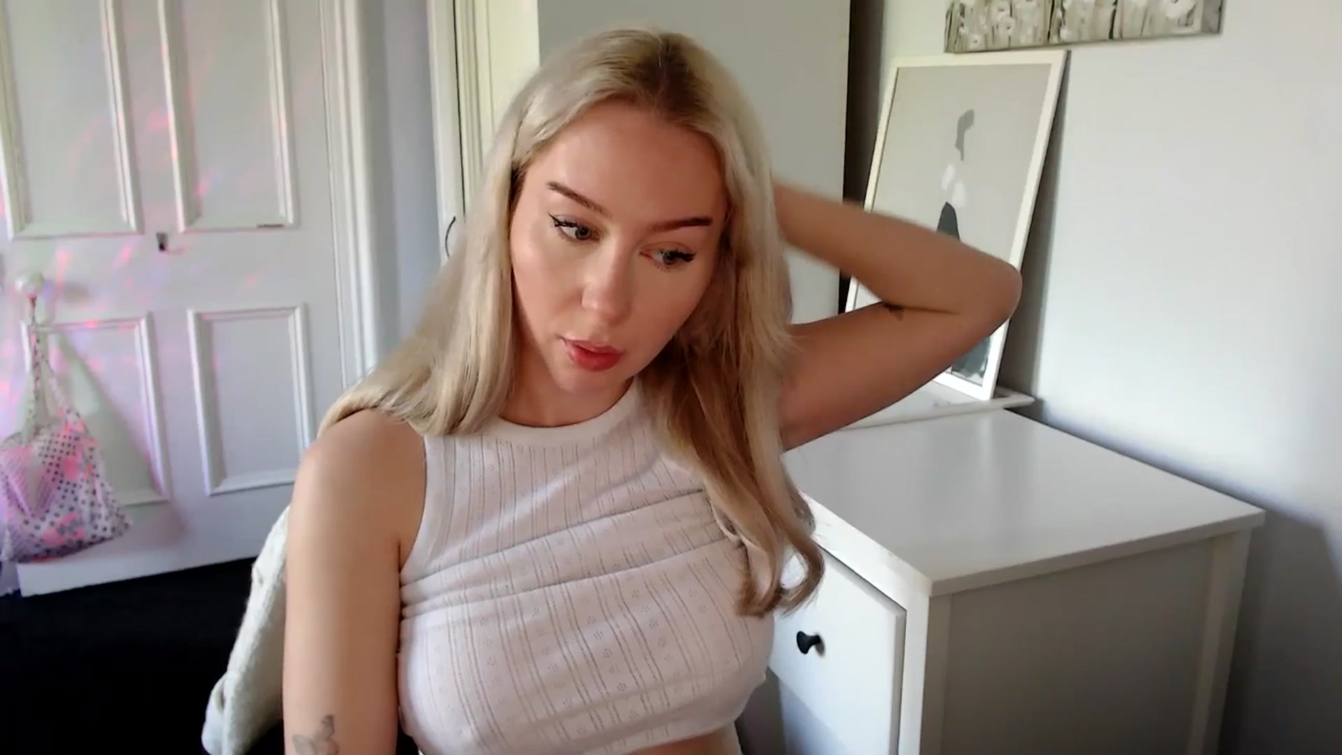 Gallery image thumbnail from British_Cutie's myfreecams stream on, 05/02/2025, 15:59 image 13 of 20