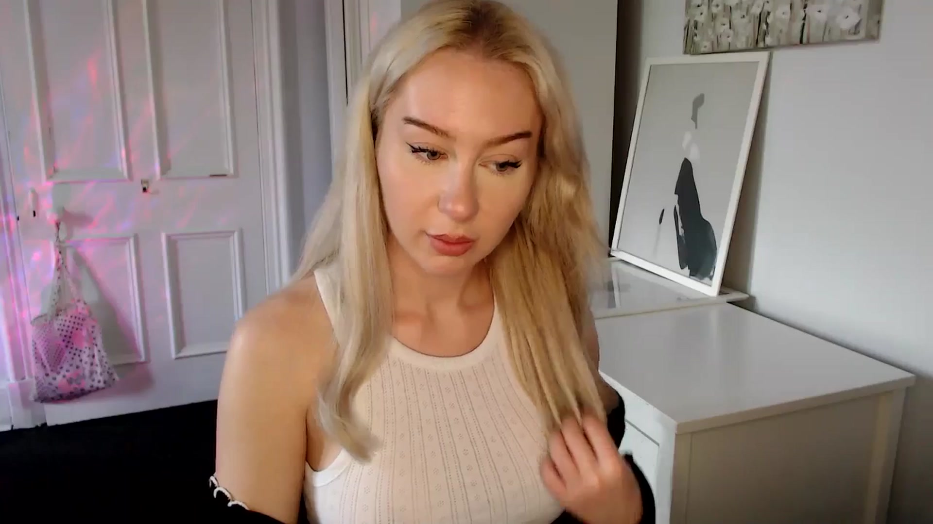 Gallery image thumbnail from British_Cutie's myfreecams stream on, 05/02/2025, 17:57 image 2 of 20