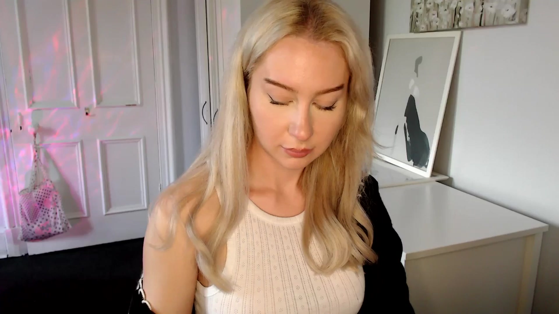 Gallery image thumbnail from British_Cutie's myfreecams stream on, 05/02/2025, 17:57 image 4 of 20