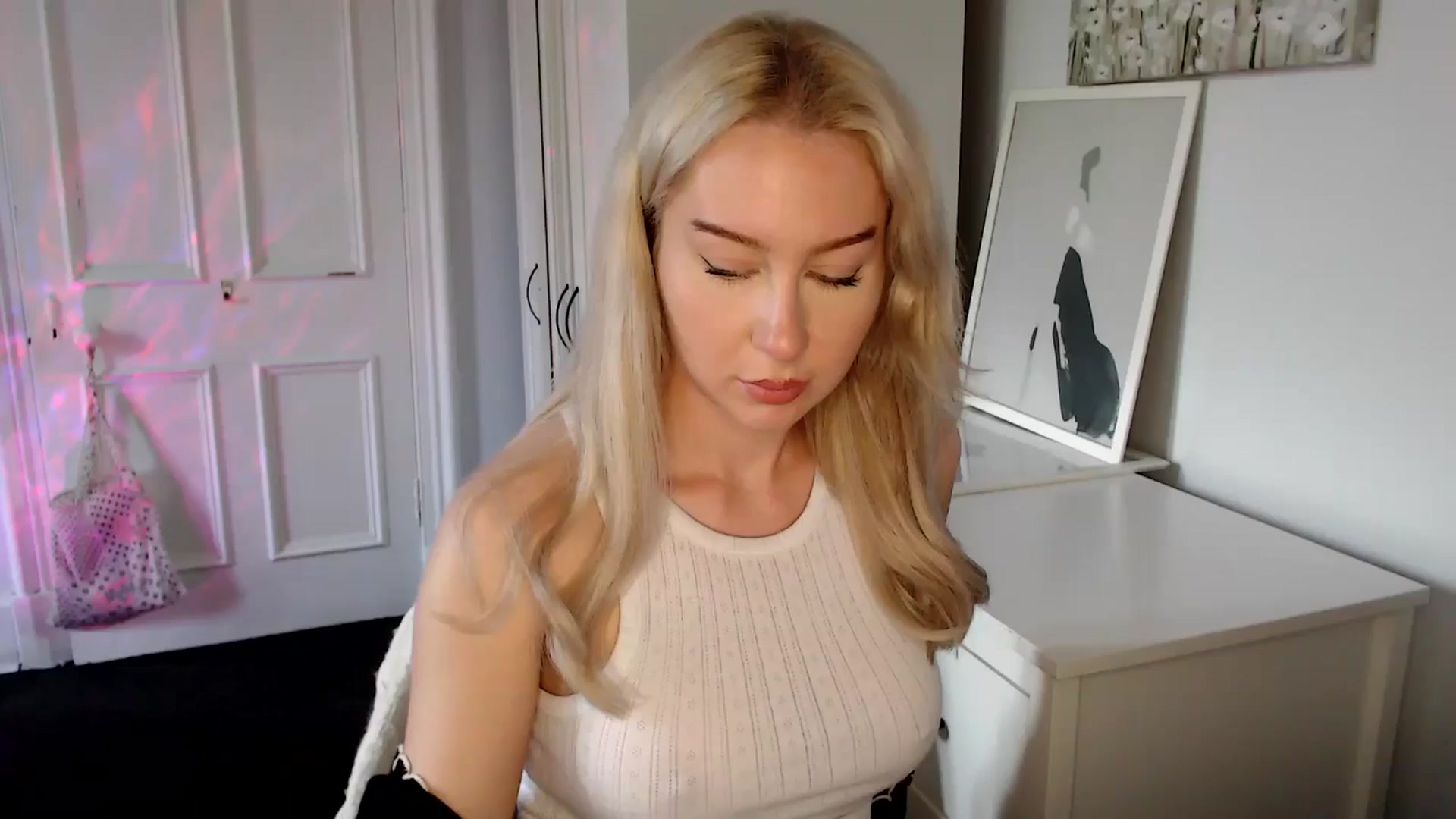 Gallery image thumbnail from British_Cutie's myfreecams stream on, 05/02/2025, 17:57 image 5 of 20