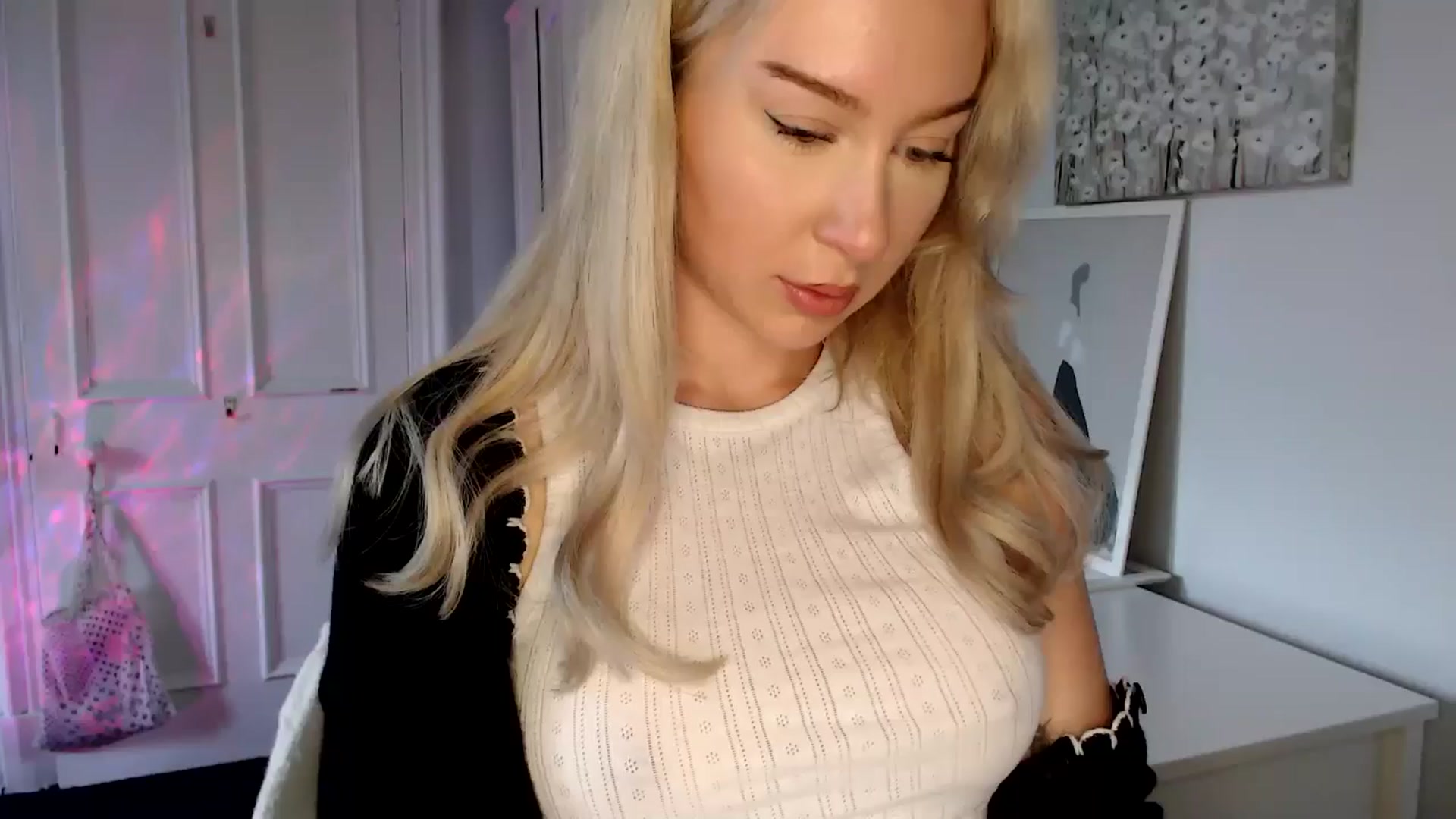 Gallery image thumbnail from British_Cutie's myfreecams stream on, 05/02/2025, 17:57 image 11 of 20
