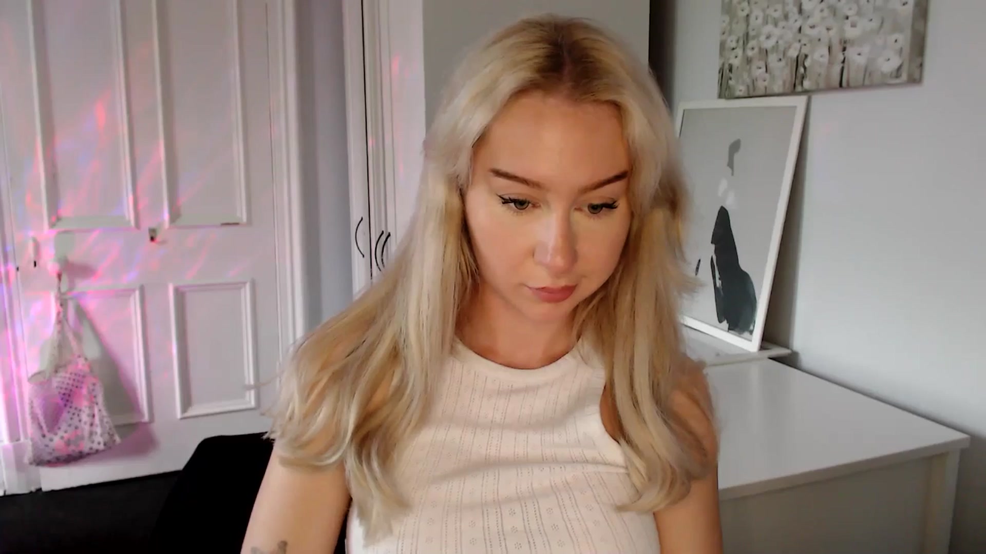 Gallery image thumbnail from British_Cutie's myfreecams stream on, 05/02/2025, 18:19 image 8 of 20