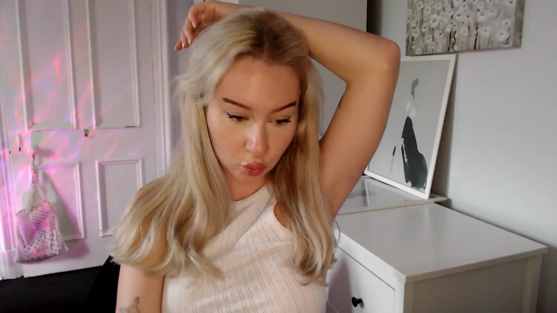 Gallery image thumbnail from British_Cutie's myfreecams stream on, 05/02/2025, 18:19 image 10 of 20