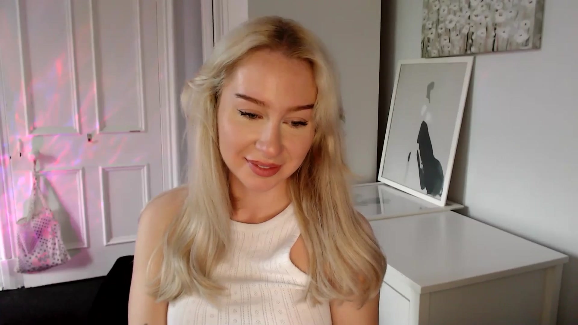 Gallery image thumbnail from British_Cutie's myfreecams stream on, 05/02/2025, 18:19 image 12 of 20
