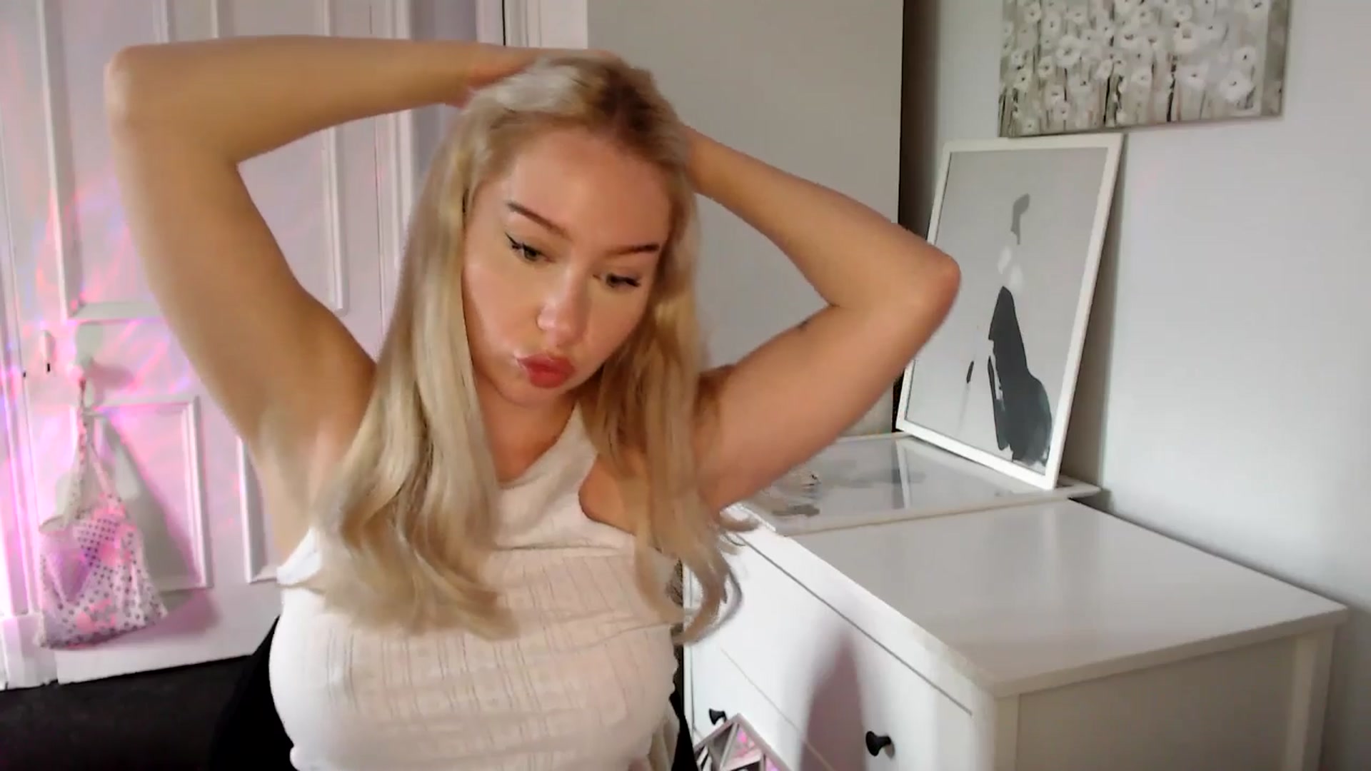 Gallery image thumbnail from British_Cutie's myfreecams stream on, 05/02/2025, 18:19 image 6 of 20