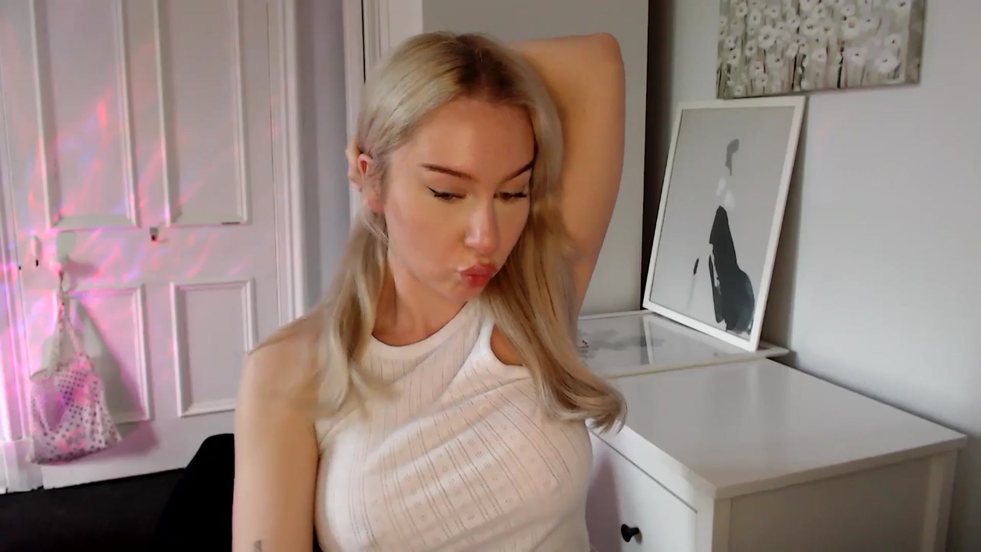 Gallery image thumbnail from British_Cutie's myfreecams stream on, 05/02/2025, 18:19 image 2 of 20